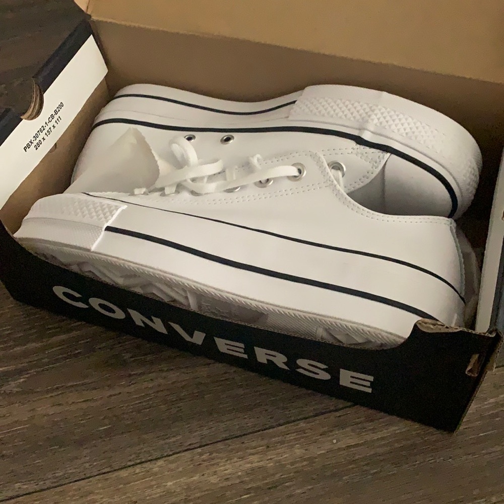 Size 7 Platform Converse sneakers